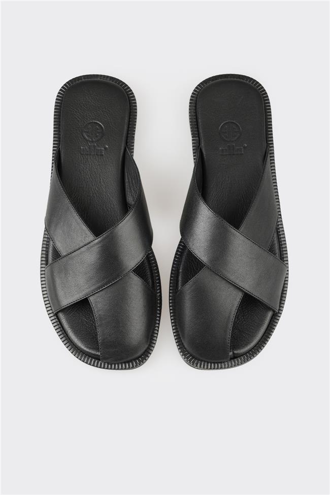 Siyah Deri Kadın Terlik