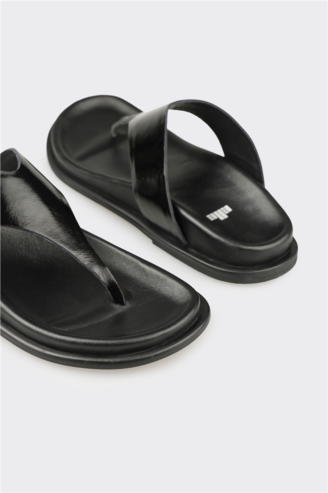 Siyah Deri Kadın Terlik