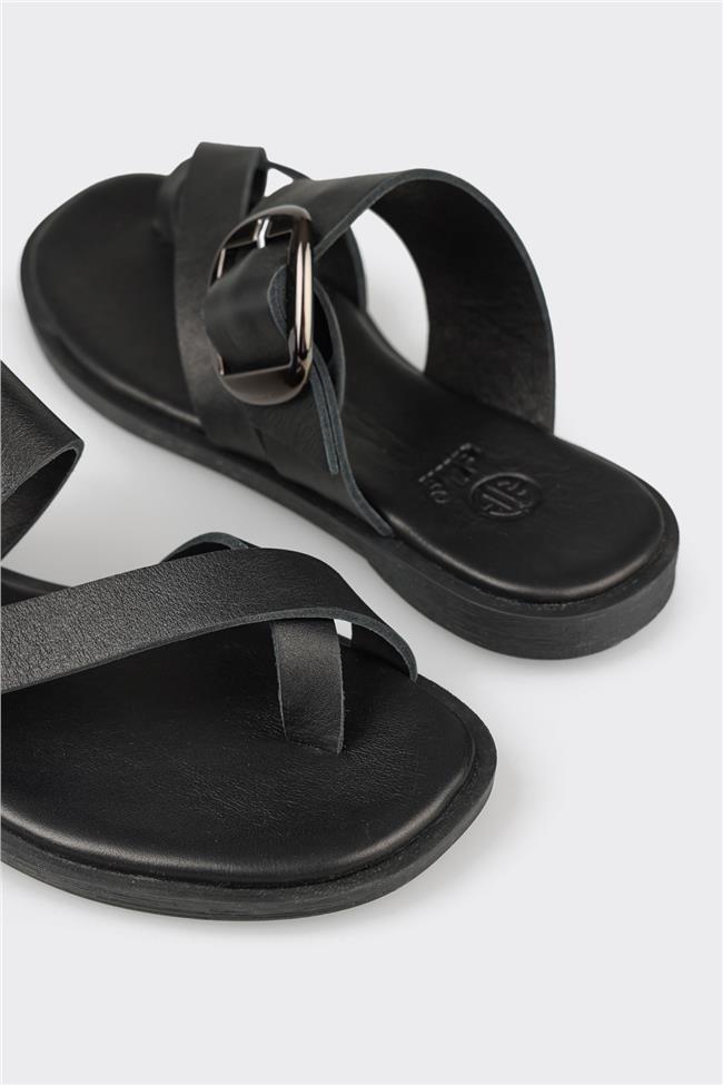 Siyah Deri Kadın Terlik