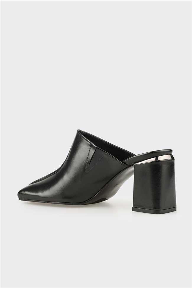 Siyah Deri Kadın Terlik