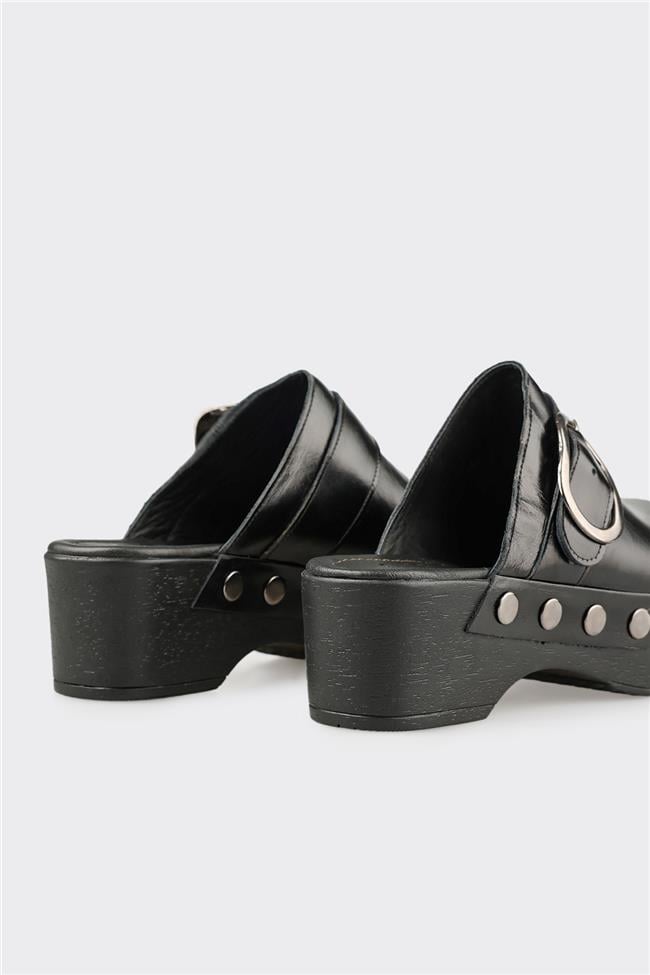 Siyah Deri Kadın Terlik