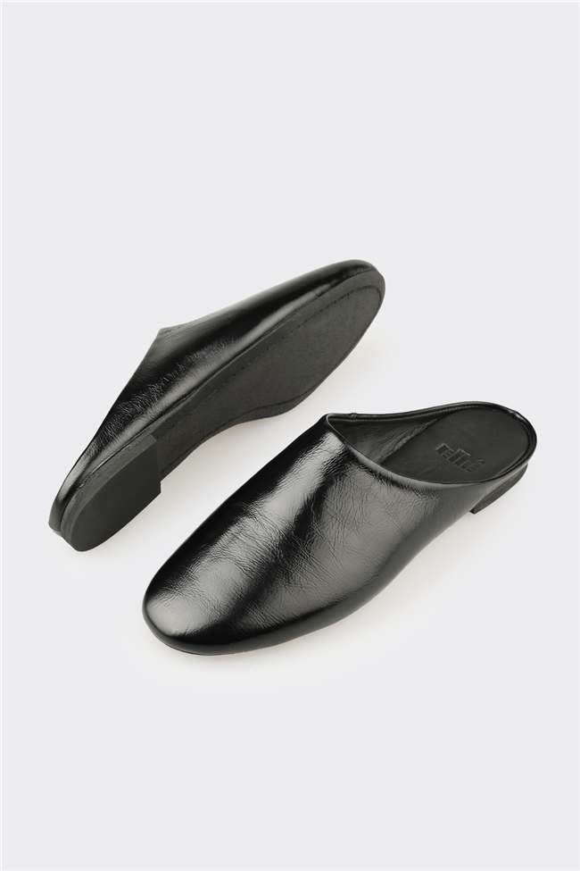 Siyah Deri Kadın Terlik