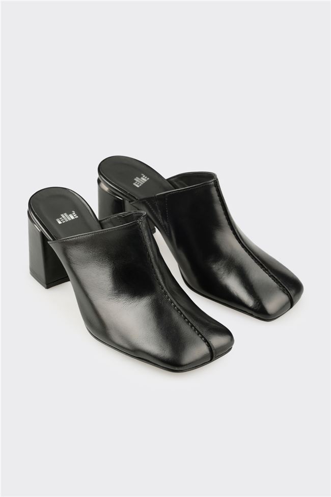 Siyah Deri Kadın Terlik