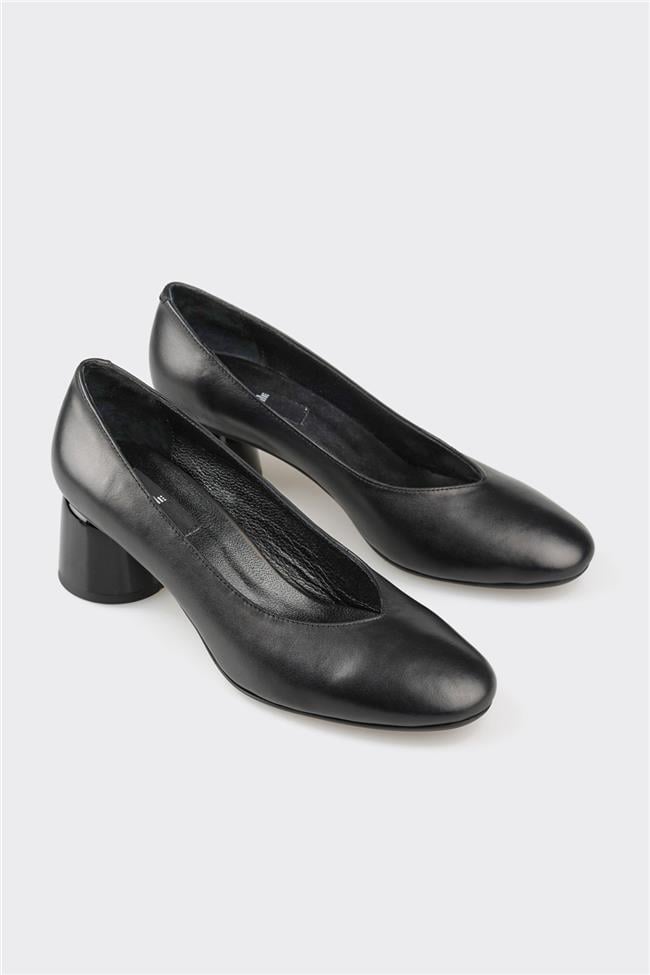 Siyah Deri Kadın Topuklu Ayakkabı
