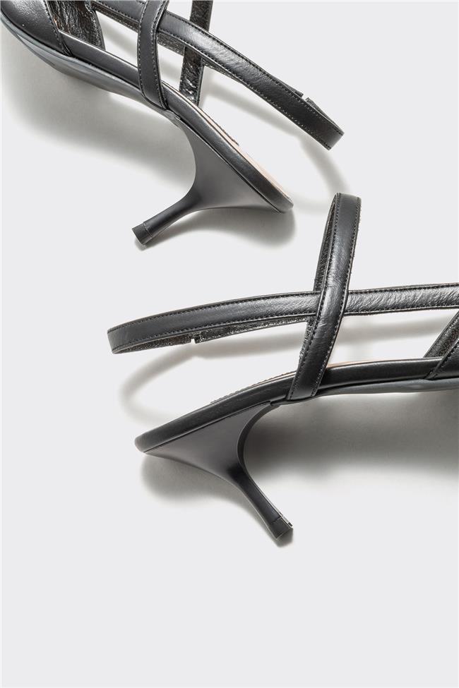 Siyah Deri Kadın Topuklu Ayakkabı