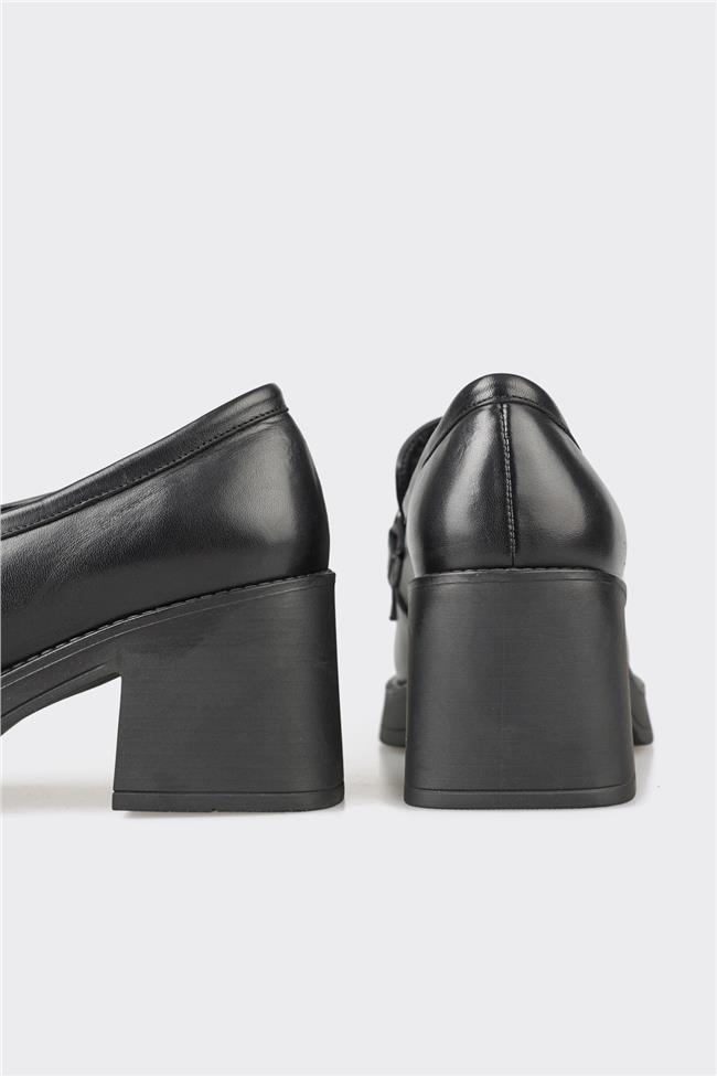 Siyah Deri Kadın Topuklu Ayakkabı