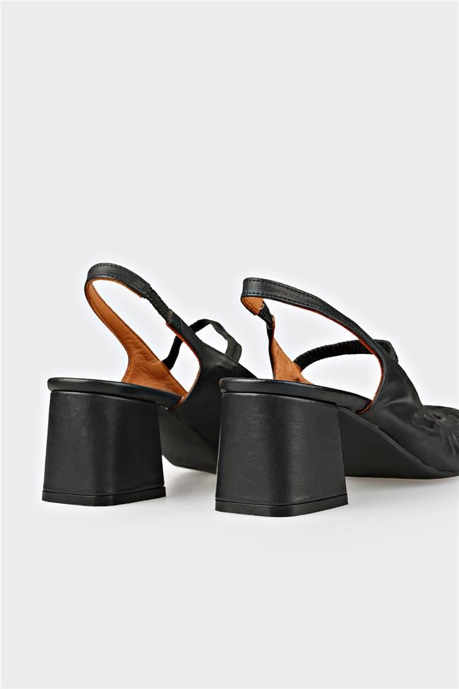 Siyah Deri Kadın Topuklu Ayakkabı