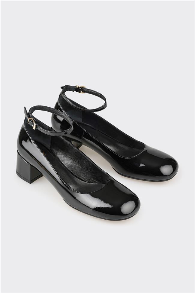 Siyah Deri Kadın Topuklu Ayakkabı