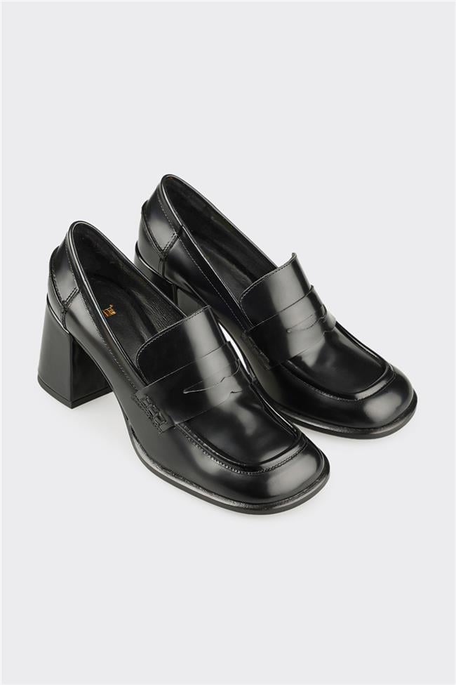 Siyah Deri Kadın Topuklu Ayakkabı