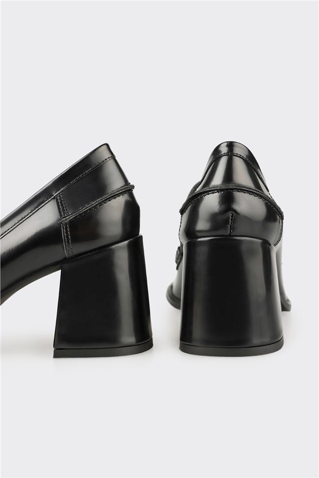 Siyah Deri Kadın Topuklu Ayakkabı