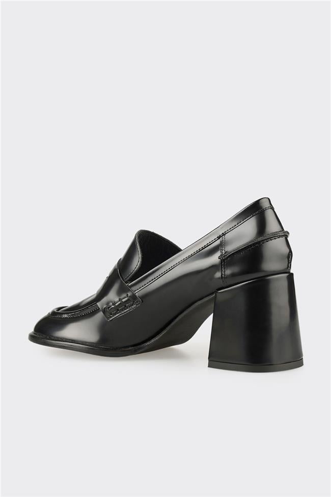 Siyah Deri Kadın Topuklu Ayakkabı