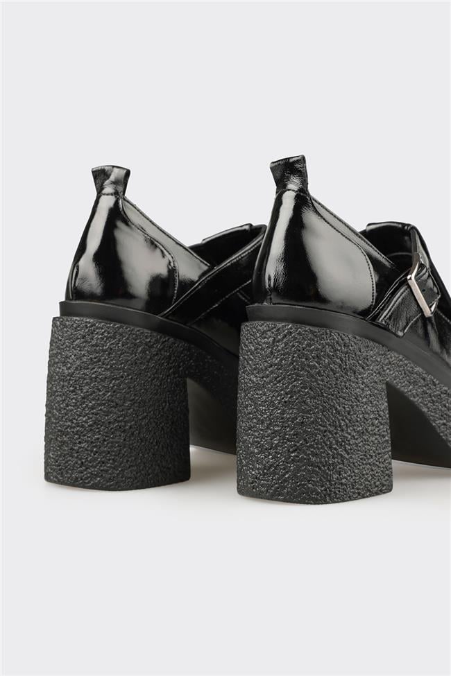 Siyah Deri Kadın Topuklu Ayakkabı