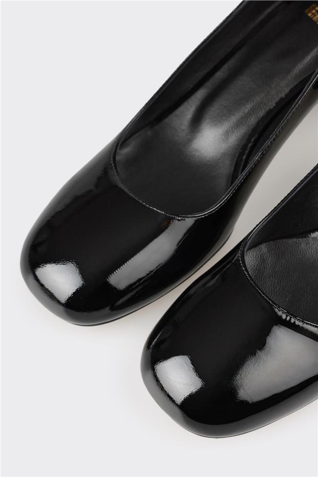 Siyah Deri Kadın Topuklu Ayakkabı