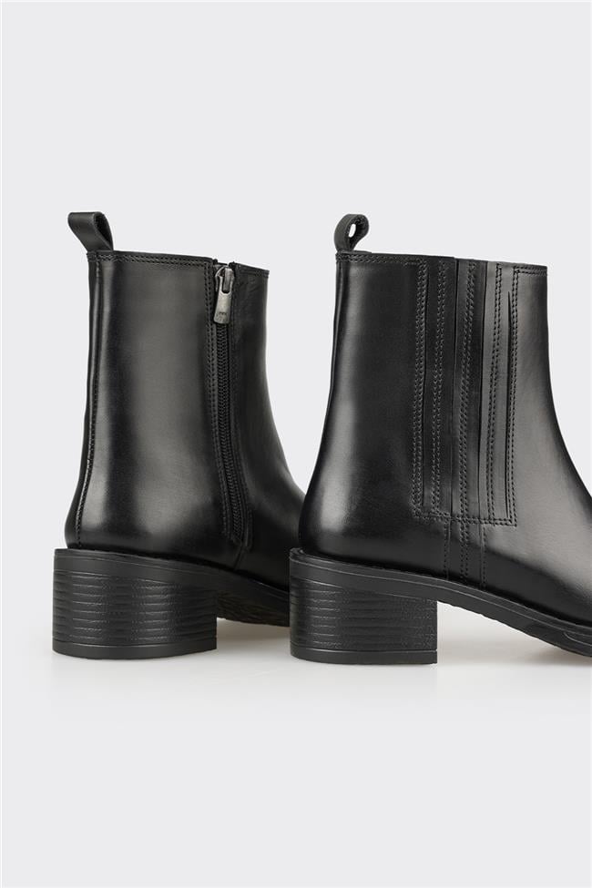 Siyah Deri Kadın Topuklu Bot