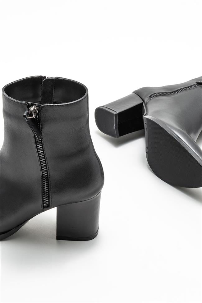 Siyah Deri Kadın Topuklu Bot