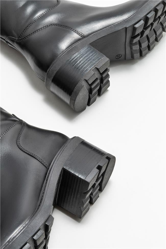 Siyah Deri Kadın Topuklu Çizme