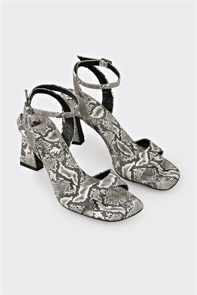 Siyah Deri Kadın Topuklu Sandalet