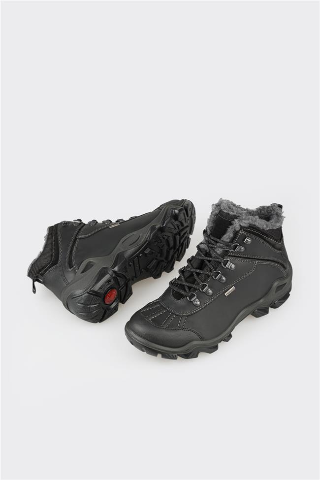 Siyah Erkek Spor Bot