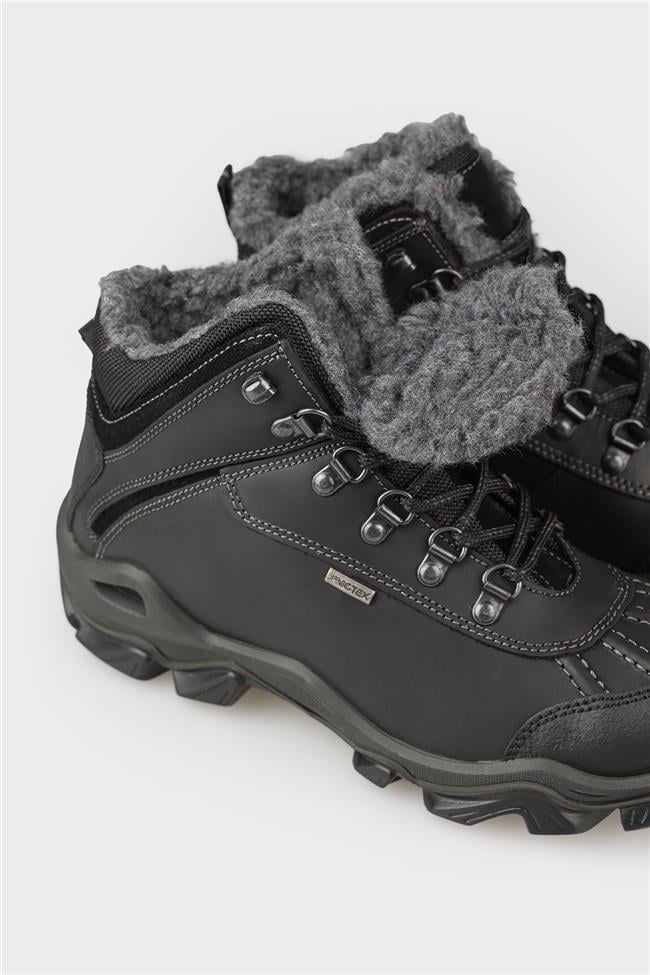 Siyah Erkek Spor Bot