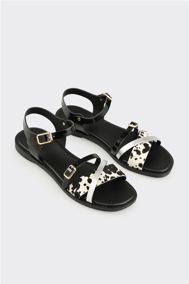 Siyah Hayvan Desenli Deri Kadın Düz Sandalet