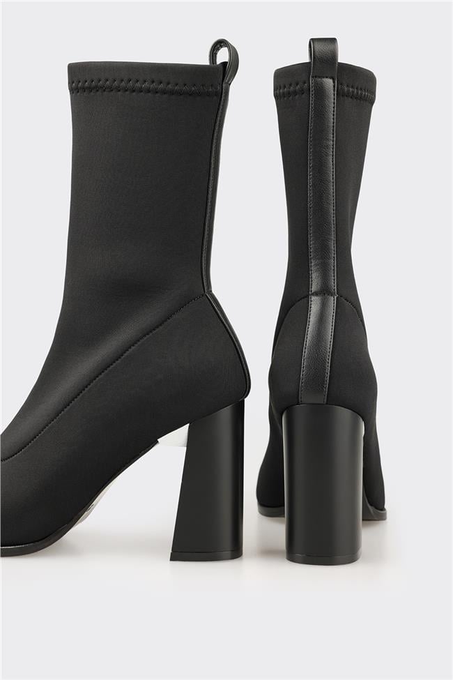 Siyah Kadın Klasik Bot