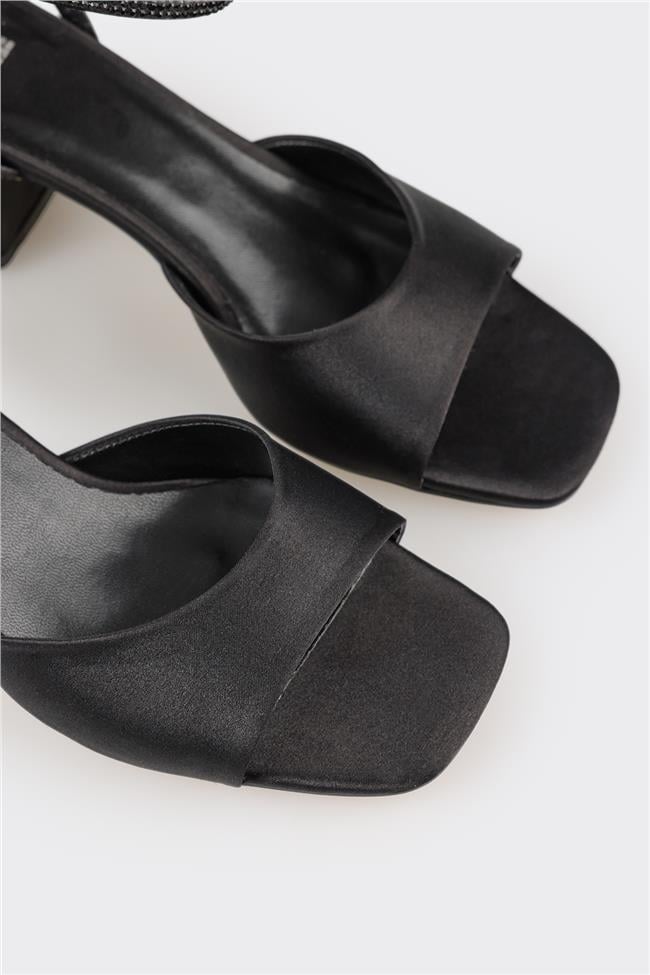 Siyah Kadın Topuklu Sandalet