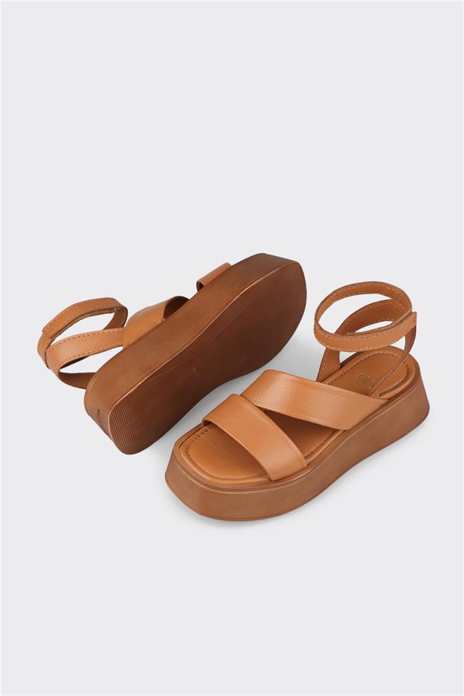 Taba Deri Kadın Dolgu Topuk Sandalet