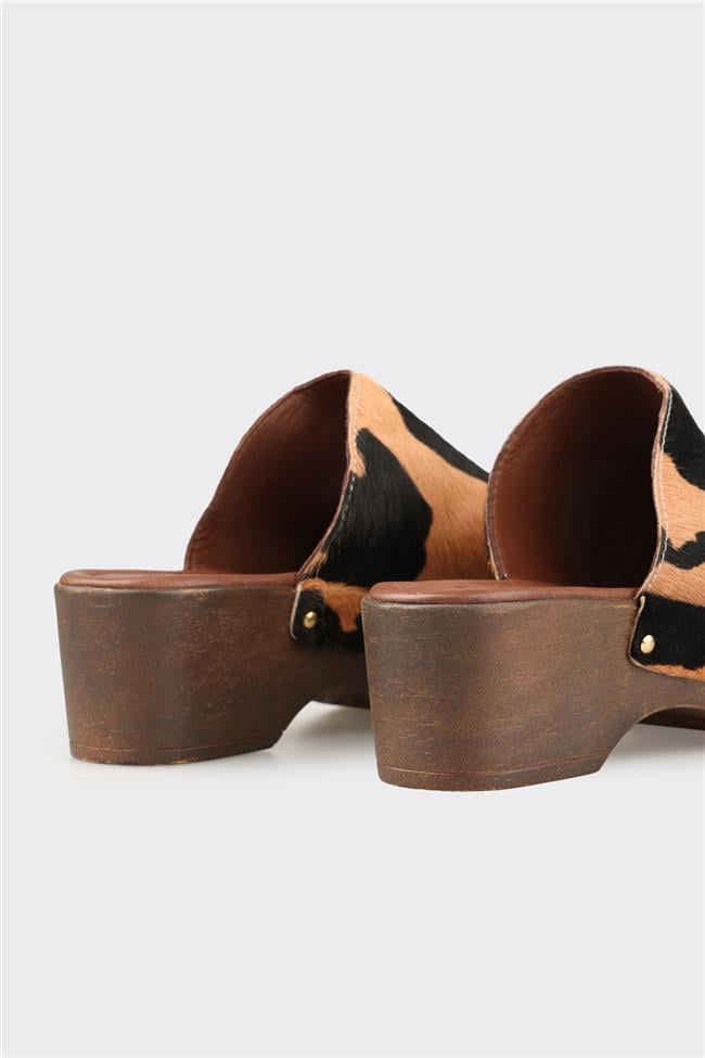 Taba Hayvan Desenli Deri Kadın Terlik