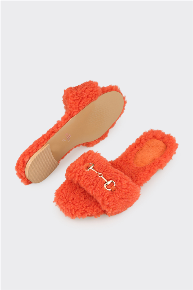 Turuncu Kadın Terlik