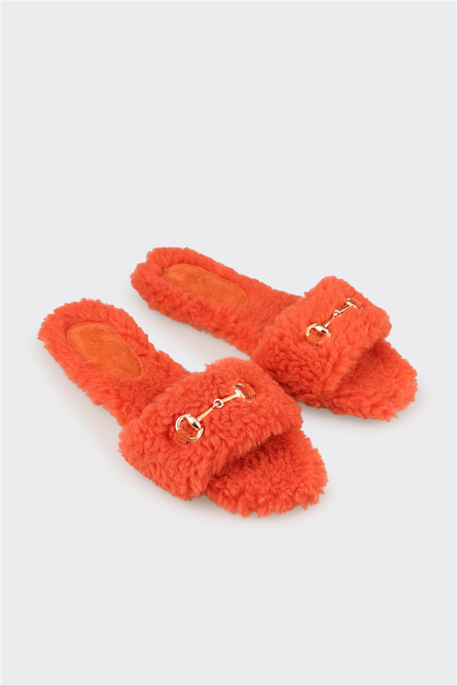 Turuncu Kadın Terlik