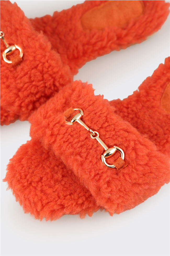 Turuncu Kadın Terlik