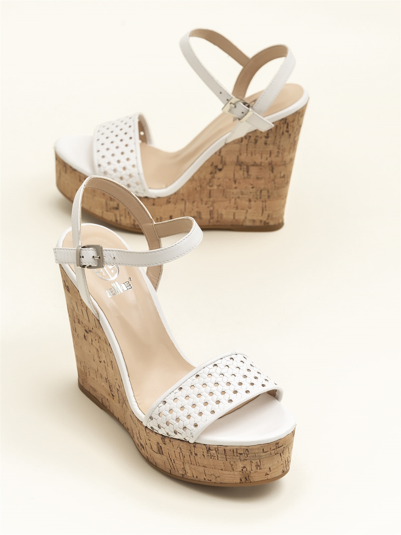 Beyaz Naturel Kadın Dolgu Topuk Sandalet Satın Al! LETHA-02 Fiyatı | Elle  Shoes
