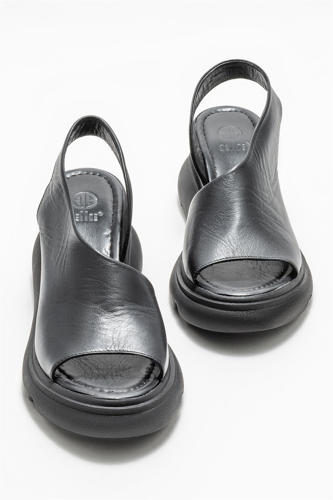 Siyah Deri Kadın Dolgu Topuklu Sandalet