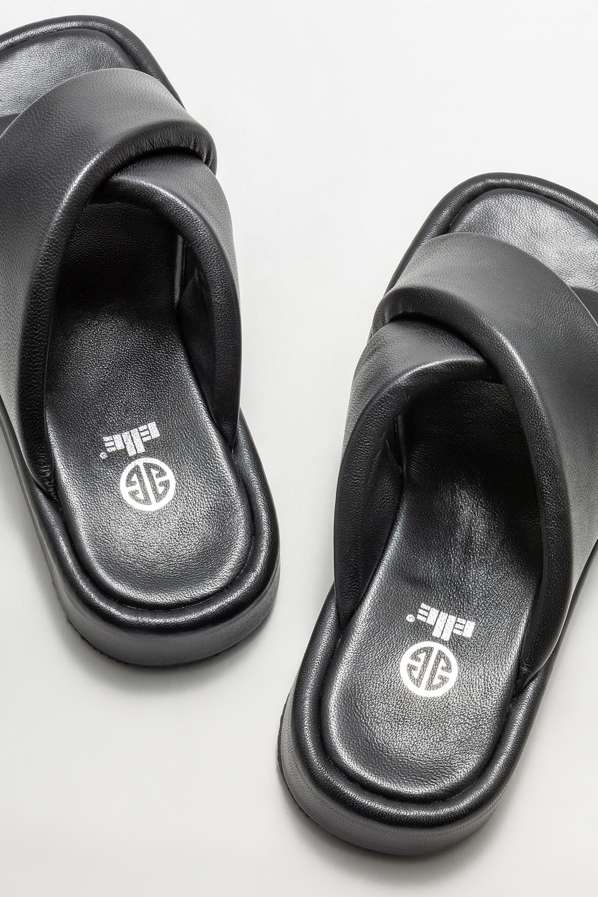 Siyah Deri Kadın Dolgu Topuklu Terlik Satın Al! DICKER-01 Fiyatı | Elle  Shoes