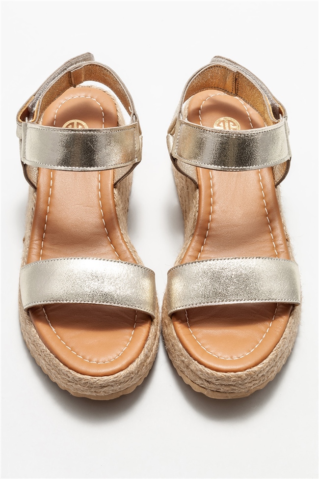 Gold Deri Kadın Dolgu Topuklu Sandalet
