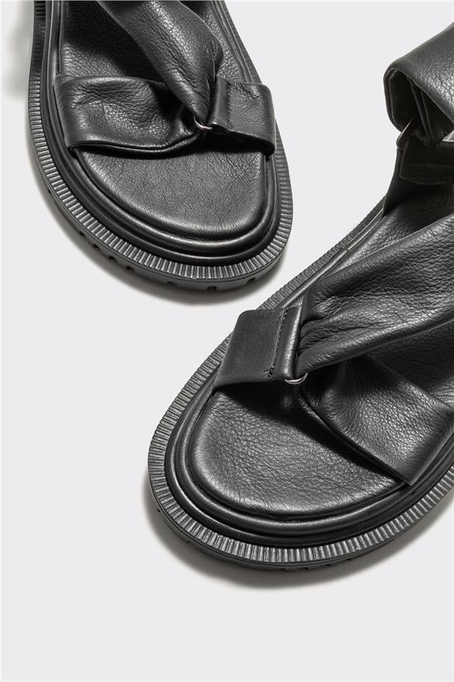 Siyah Deri Kadın Spor Sandalet