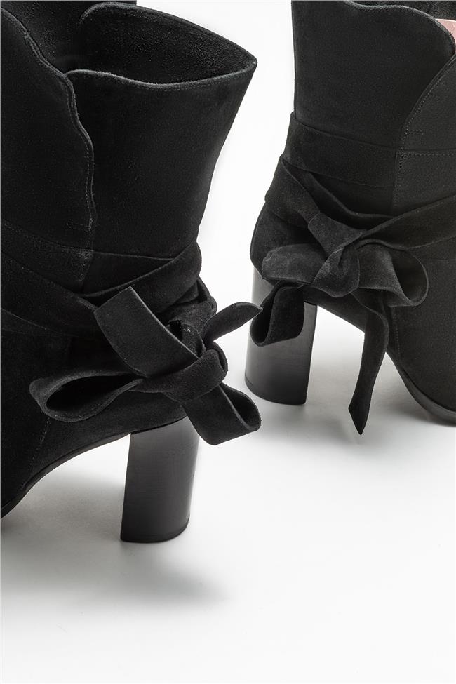 Siyah Deri Kadın Topuklu Bot