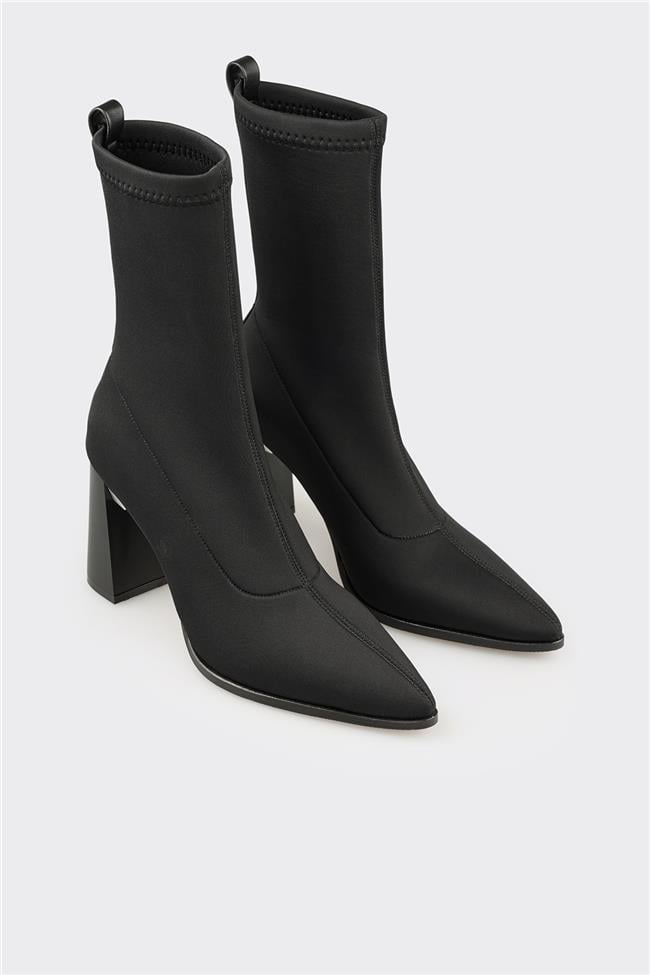 Siyah Kadın Klasik Bot