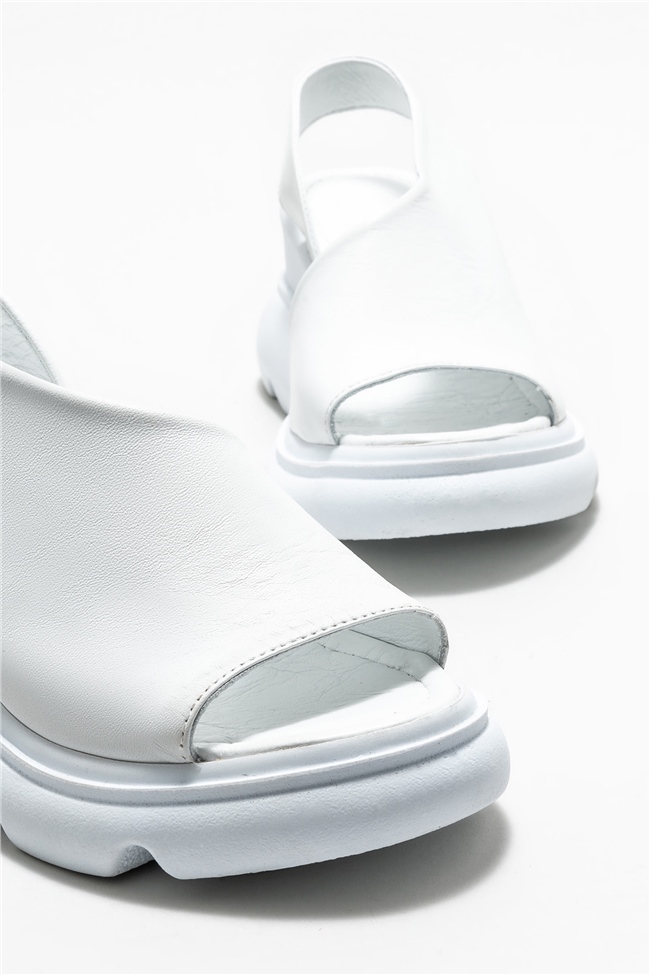 Beyaz Deri Kadın Dolgu Topuklu Sandalet