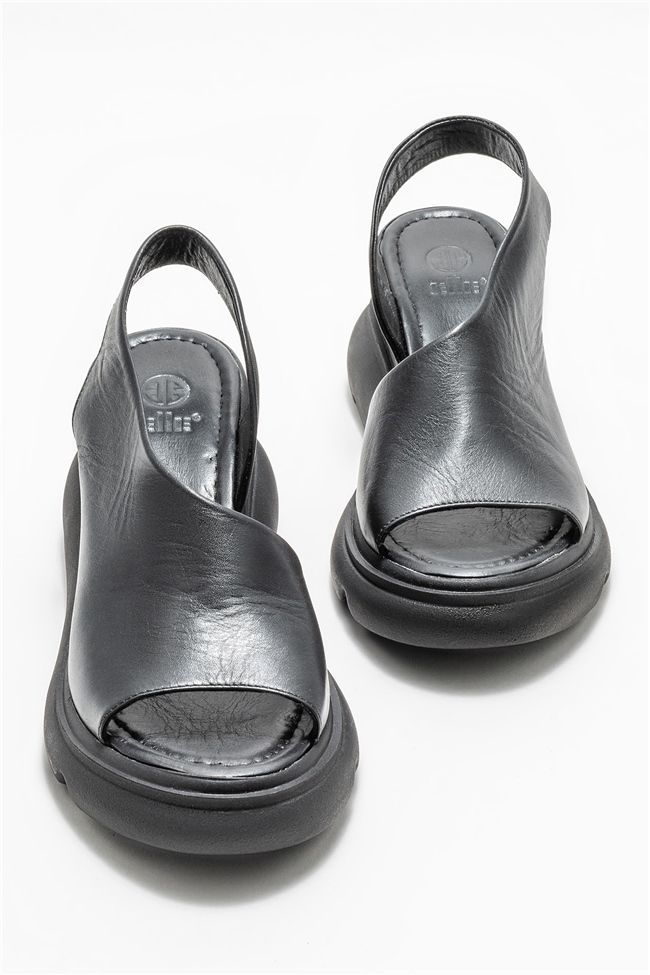 Siyah Deri Kadın Dolgu Topuklu Sandalet