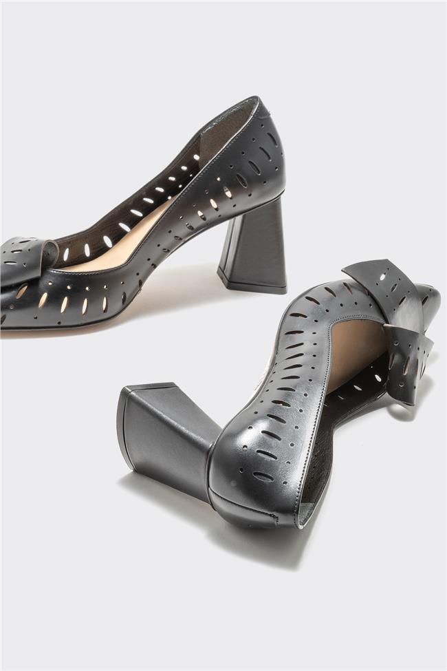 Siyah Deri Kadın Topuklu Ayakkabı