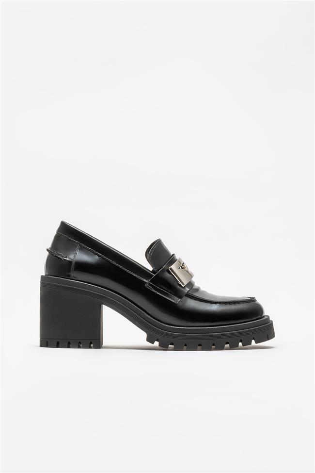 Siyah Deri Kadın Topuklu Ayakkabı

(CRAFS-01)