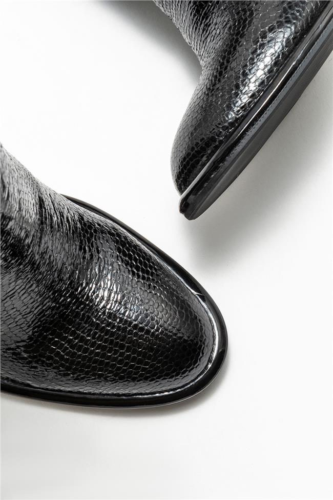 Siyah Deri Kadın Topuklu Çizme

(WARTA-Y-01)_2