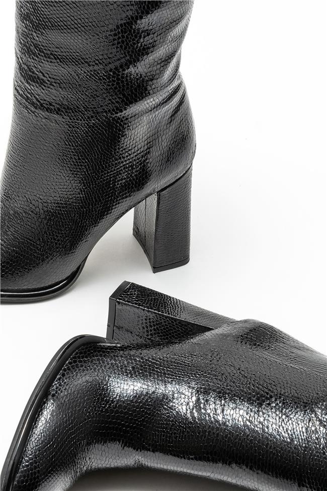 Siyah Deri Kadın Topuklu Çizme

(WARTA-Y-01)_3