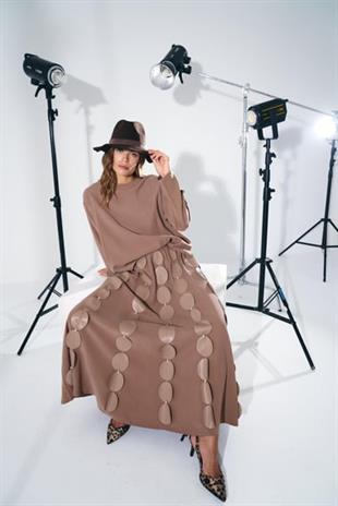 CEREMONY COOKIE ÖNÜ DERİ PARÇACIKLI BELİ LASTİK ETEKLİ TAKIM