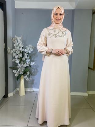 JAMİLA SARAH TEK TARAFLI İŞLEMELİ KAYIK YAKA KREP KUMAŞ ELBİSE