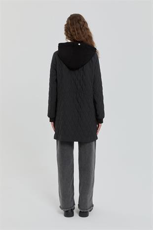 Nihan İnce Kapitone Kapşonlu Kap