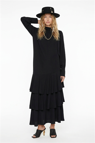 NOİ JARSE YAKADAN BAĞLI ÜÇ KAT VOLANLI ELBİSE