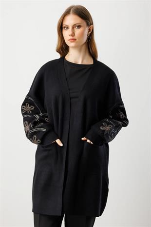 On Fashion Çiçek İşlemeli Torba Cepli Hırka