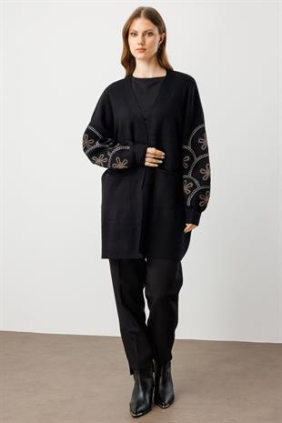 On Fashion Çiçek İşlemeli Torba Cepli Hırka